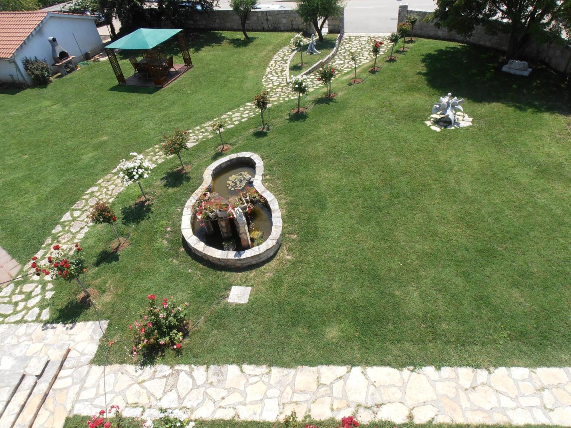 Villa Linet Funtana Exterior photo